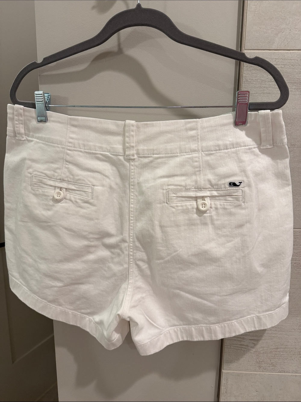 Vineyard Vines White Herringbone 3.5” Short